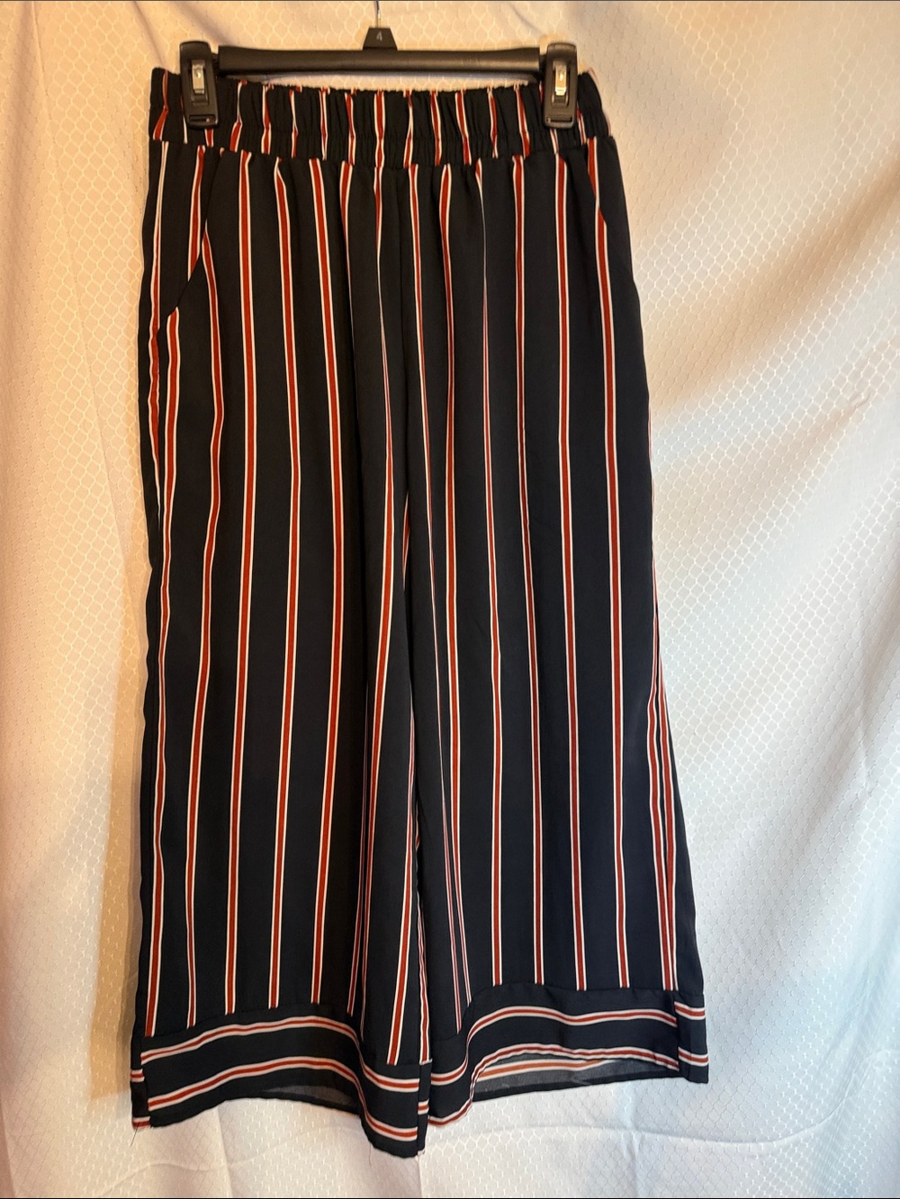 Kirious Navy vertical stripped ankle wide leg pants in a size L